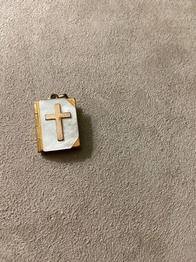 Gold-Filled Mother of Pearl Christian Locket Pendant - Lords Prayer